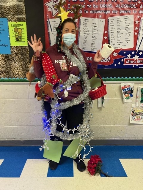 MES Celebrated the Holidays by Decorating Teachers
